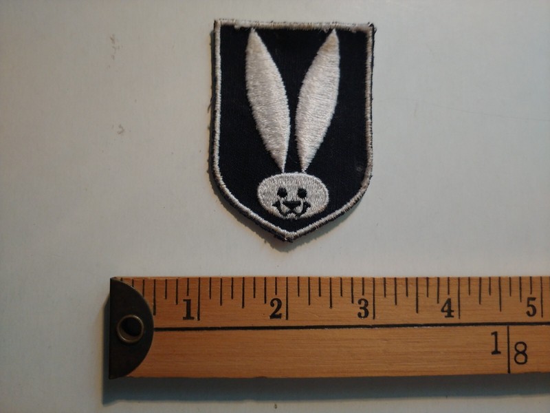 * 70S PLAYBOY VOYAGER HEFFNER SEXY BUNNY RABBIT PATCH BADGE ECUSSON CREST *