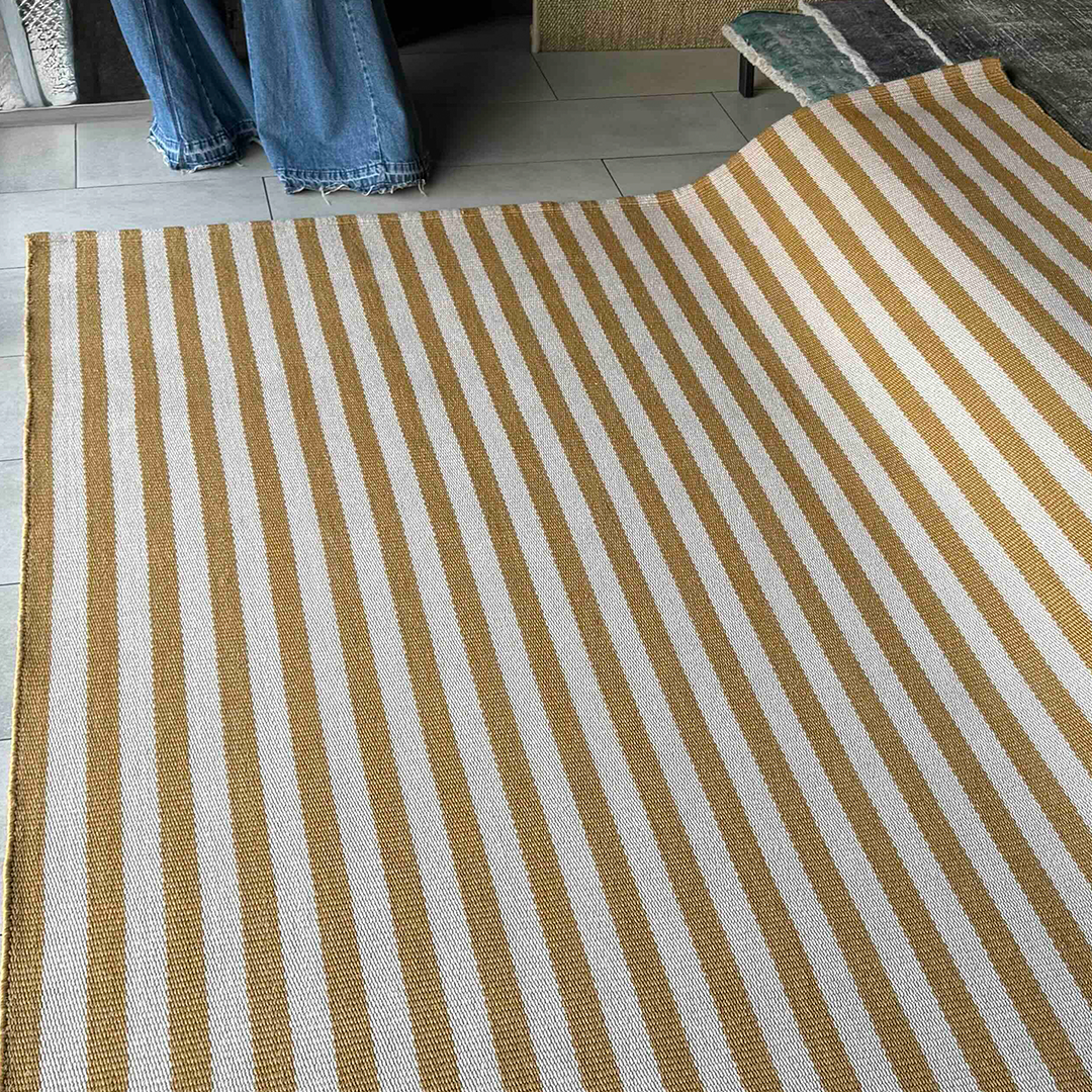Alfombra-lineas-mostazaa3.png Alfombra Lavable Líneas Mostaza - Imagen 1